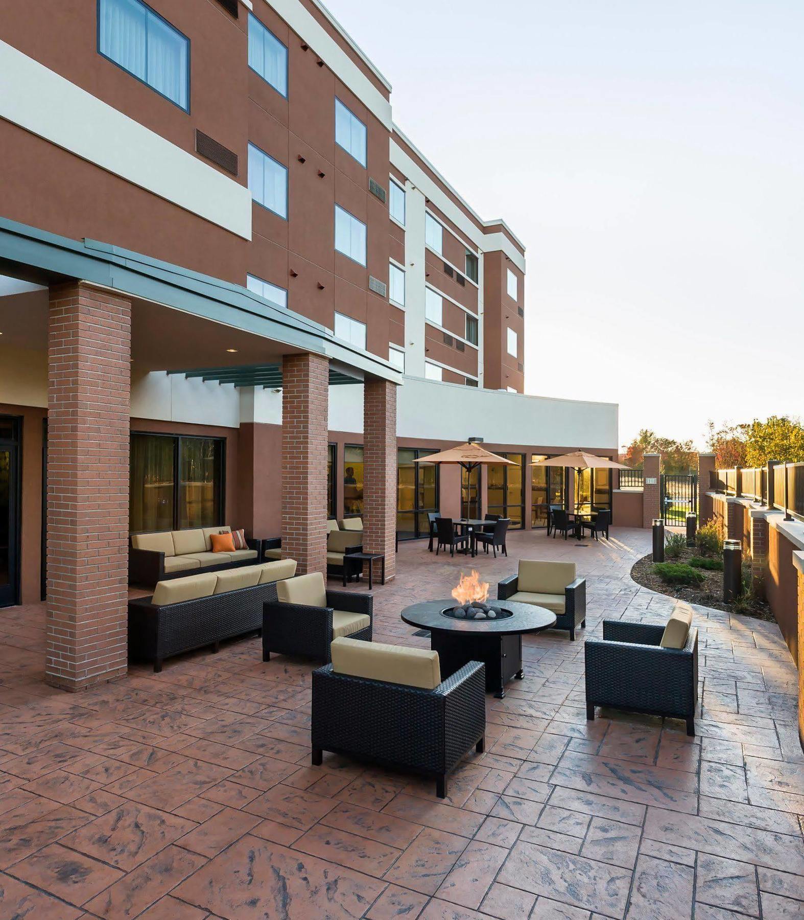 Courtyard By Marriott Kalamazoo Portage Экстерьер фото